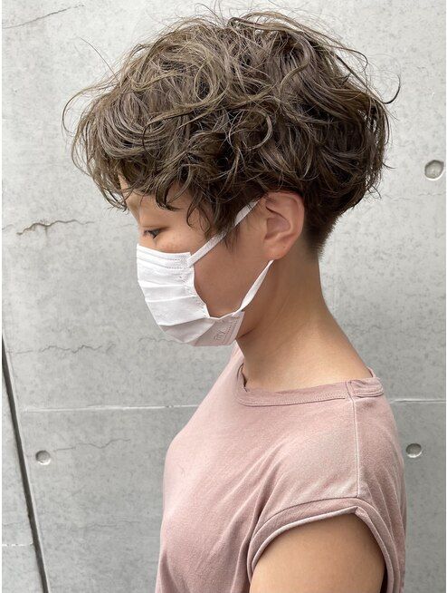 易倍体育网站：灵动优雅：露耳纹理烫绽放女性多元魅力(图10)
