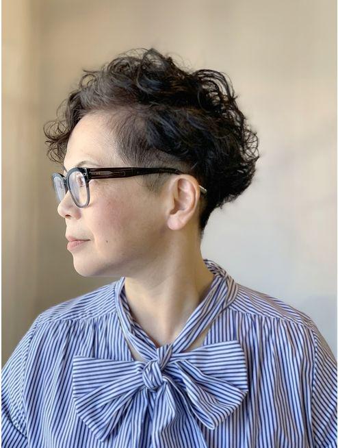 易倍体育网站：灵动优雅：露耳纹理烫绽放女性多元魅力(图14)