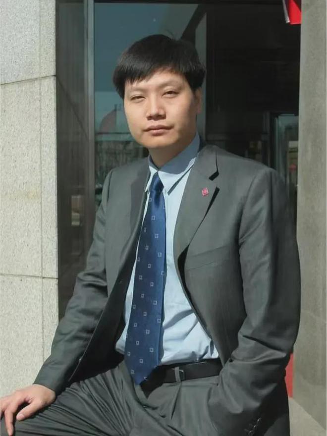 霸总带货第一人！雷军同款皮衣成中年男人的“性价比战袍”？(图15)