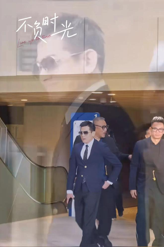 郭富城东莞寻根后现身香港马场给自家马匹加油穿西装头发黑好帅(图3)
