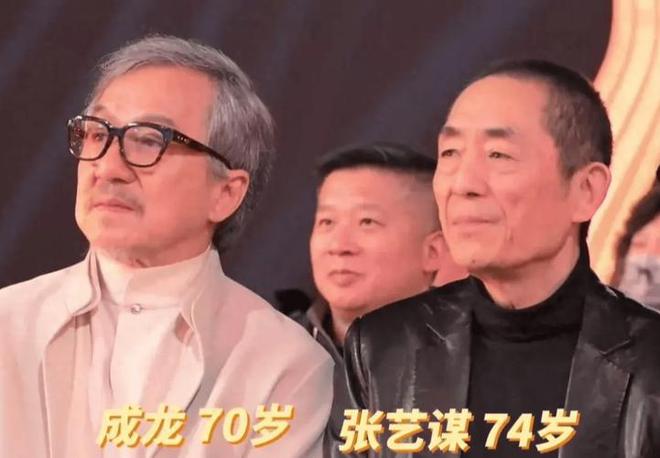 易倍体育网站：三大巨头同框！张艺谋靠边站冯小刚排不上号成龙佝偻头发花白(图10)