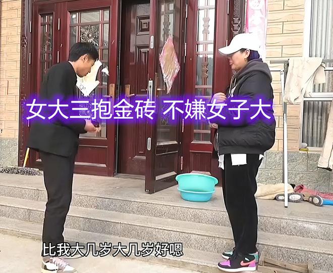 易倍体育网站：理发师和女子相亲被女子婉拒：他身边美女太多我接受不了(图2)