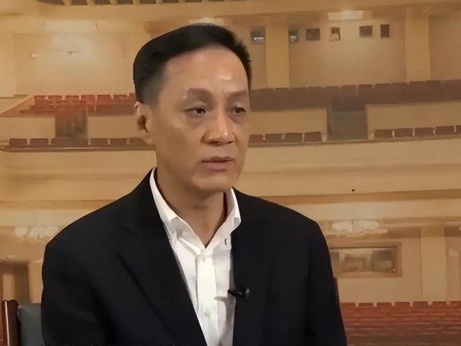 易倍体育网站：明星参加两会须素颜上阵没了团队包装与滤镜遍地普男普女(图6)