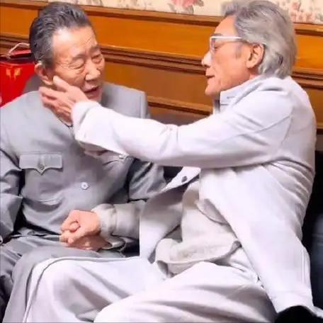 央妈对梁家辉的偏爱隔着屏幕都要溢出来了！每秒几百万他也值得(图3)