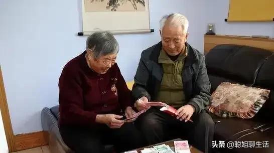 正月15晚上在枕头底下放钱讲究寓意和方法大家可要注意了(图5)
