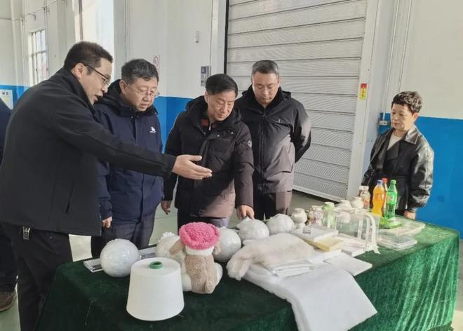 河北科大纺织服装学院与河北金怡化纤签署产学研合作协议携手开发再生纤维新材料(图3)