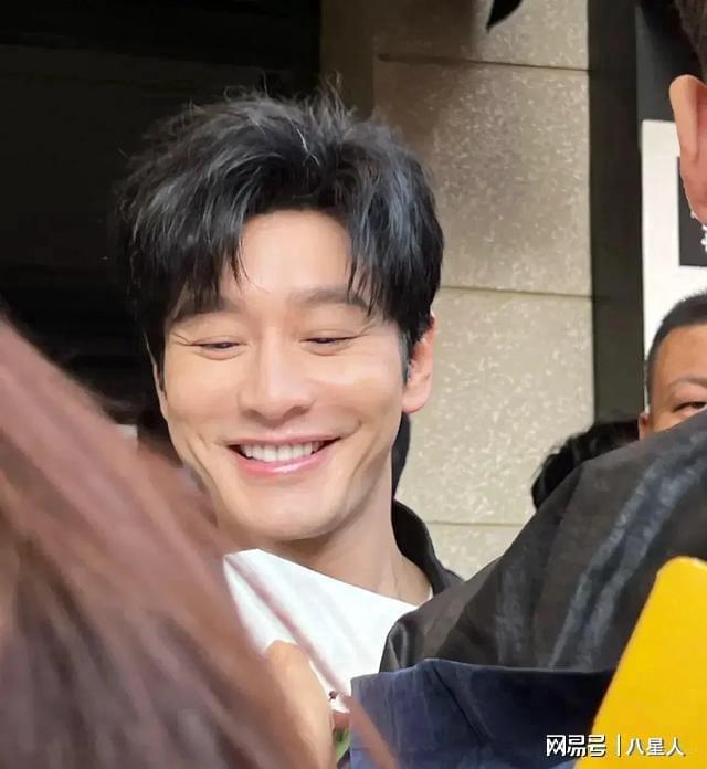 Emc易倍体育：叶柯不旺夫!baby拿到高奢全球代言黄晓明却因戴假发套遭全网嘲笑(图2)