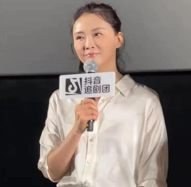 豪门阁太王艳复出拍戏苹果肌清晰可见小肚子突出头发稀疏(图2)