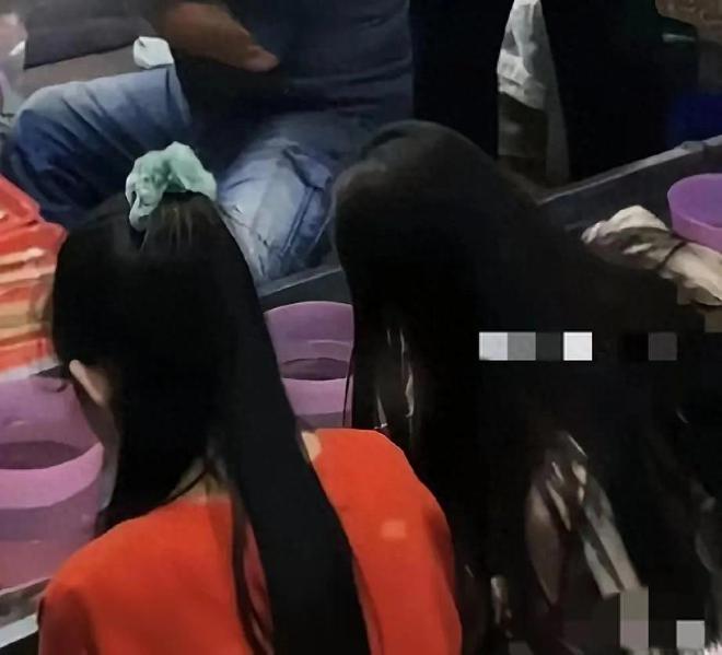 网友晒出马筱梅陪玥儿钓虾母女相处日常好暖玥儿高马尾清瘦了(图1)