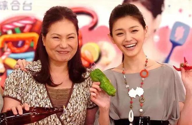网友晒出马筱梅陪玥儿钓虾母女相处日常好暖玥儿高马尾清瘦了(图7)