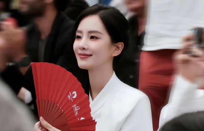 嫁给“老男人”的5位女星个个肤白貌美、气质超群到底图个啥(图12)