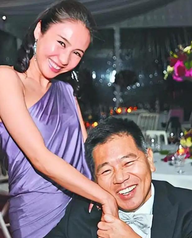 嫁给“老男人”的5位女星个个肤白貌美、气质超群到底图个啥(图16)