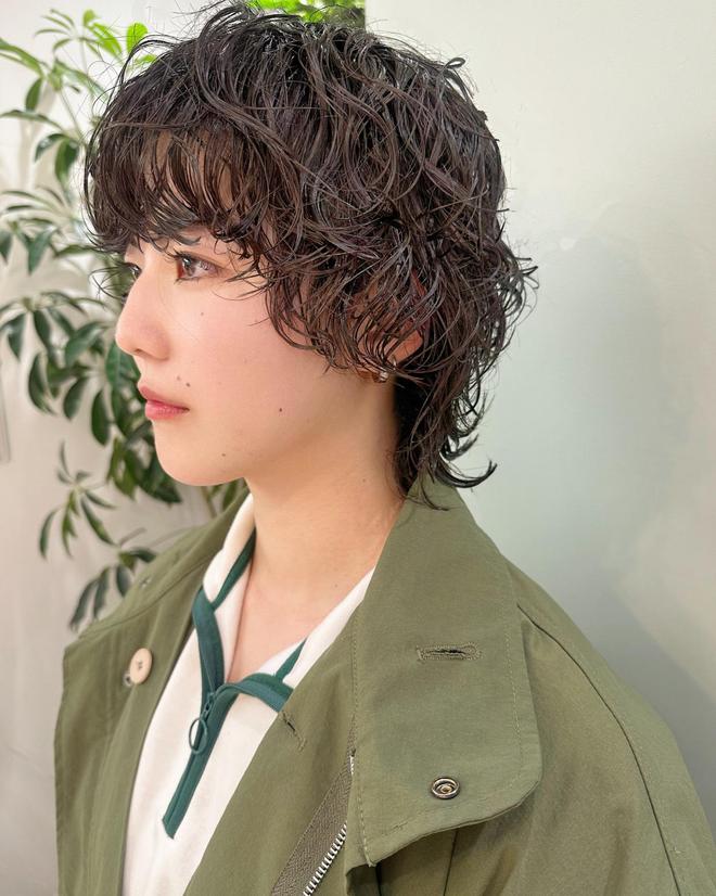 狼尾女士卷发打破常规的时尚革命让每个转身都成为高光时刻(图3)