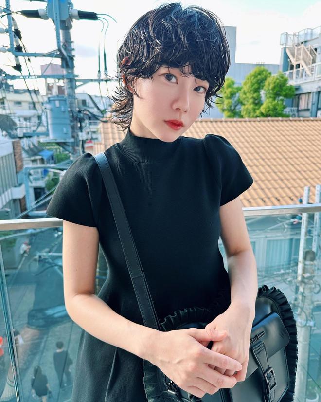 狼尾女士卷发打破常规的时尚革命让每个转身都成为高光时刻(图13)