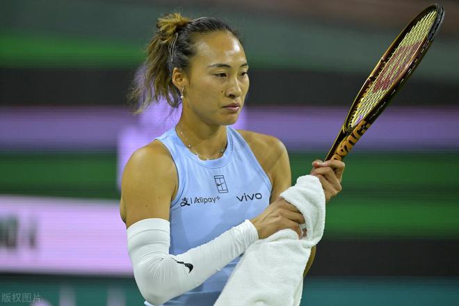 郑钦文2-0横扫科斯秋克晋级八强创最佳战绩14决赛将战斯瓦泰克(图2)