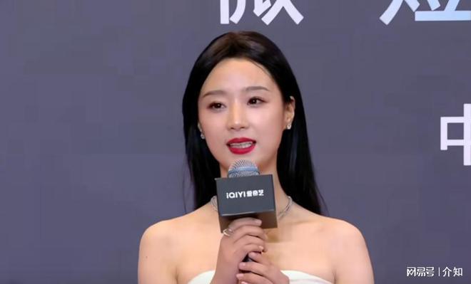 爱奇艺这天短剧女演员纷纷现出“原型”网友：治好了容貌焦虑(图4)