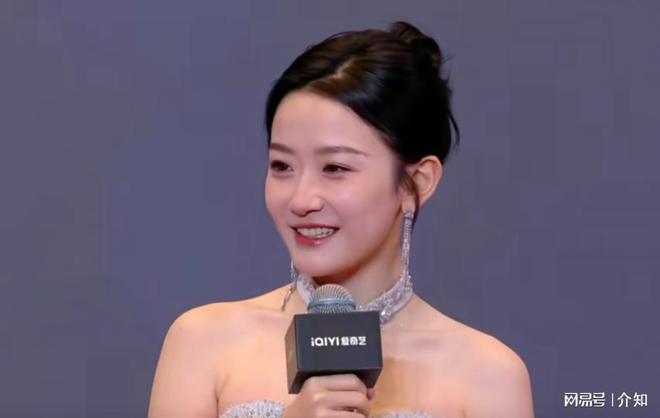 爱奇艺这天短剧女演员纷纷现出“原型”网友：治好了容貌焦虑(图8)