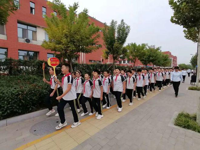 网友：真是厌倦了学校的各种评比让孩子们没有一点点的自由！(图3)