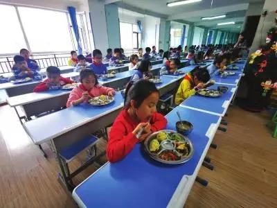 网友：真是厌倦了学校的各种评比让孩子们没有一点点的自由！(图5)
