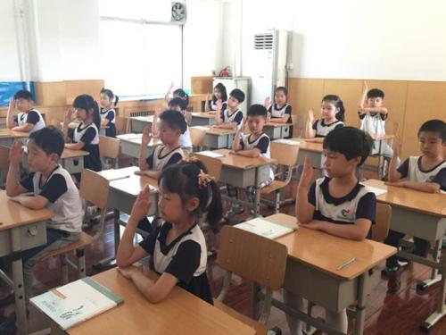 网友：真是厌倦了学校的各种评比让孩子们没有一点点的自由！(图2)