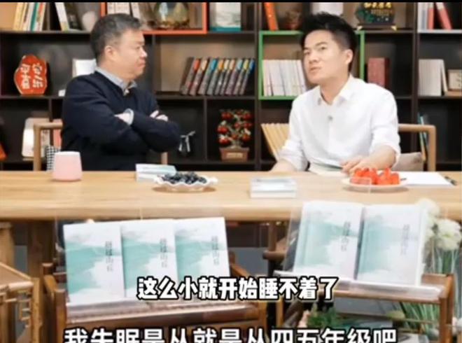 董宇辉在杭州助农直播时额头上再一次出现了明显的“伏羲骨”(图6)