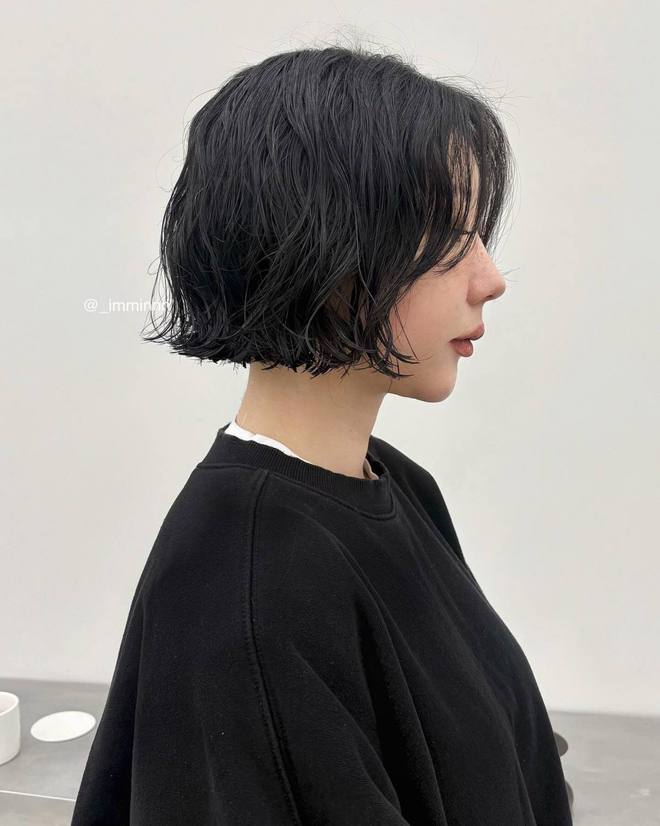 易倍体育网站：拒绝千篇一律这些短发造型让你美出新高度(图10)