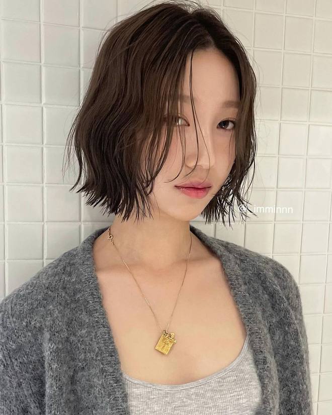 易倍体育网站：拒绝千篇一律这些短发造型让你美出新高度(图12)