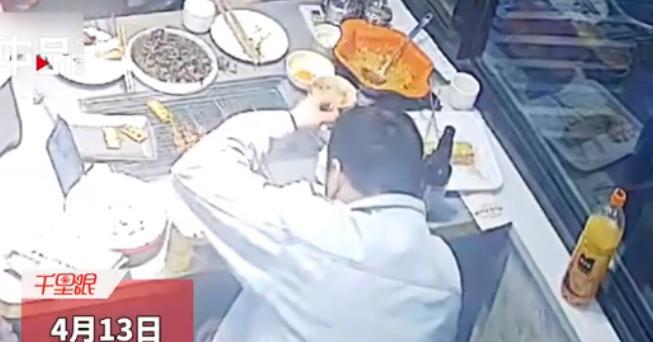 易倍体育网站：天津烧烤店最丑陋的一幕曝光揭露了专坑老实人的病态群体(图9)