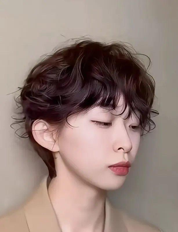 短发新势力：重塑风格绽放多元魅力(图2)