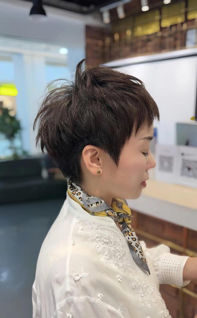 短发新势力：重塑风格绽放多元魅力(图11)