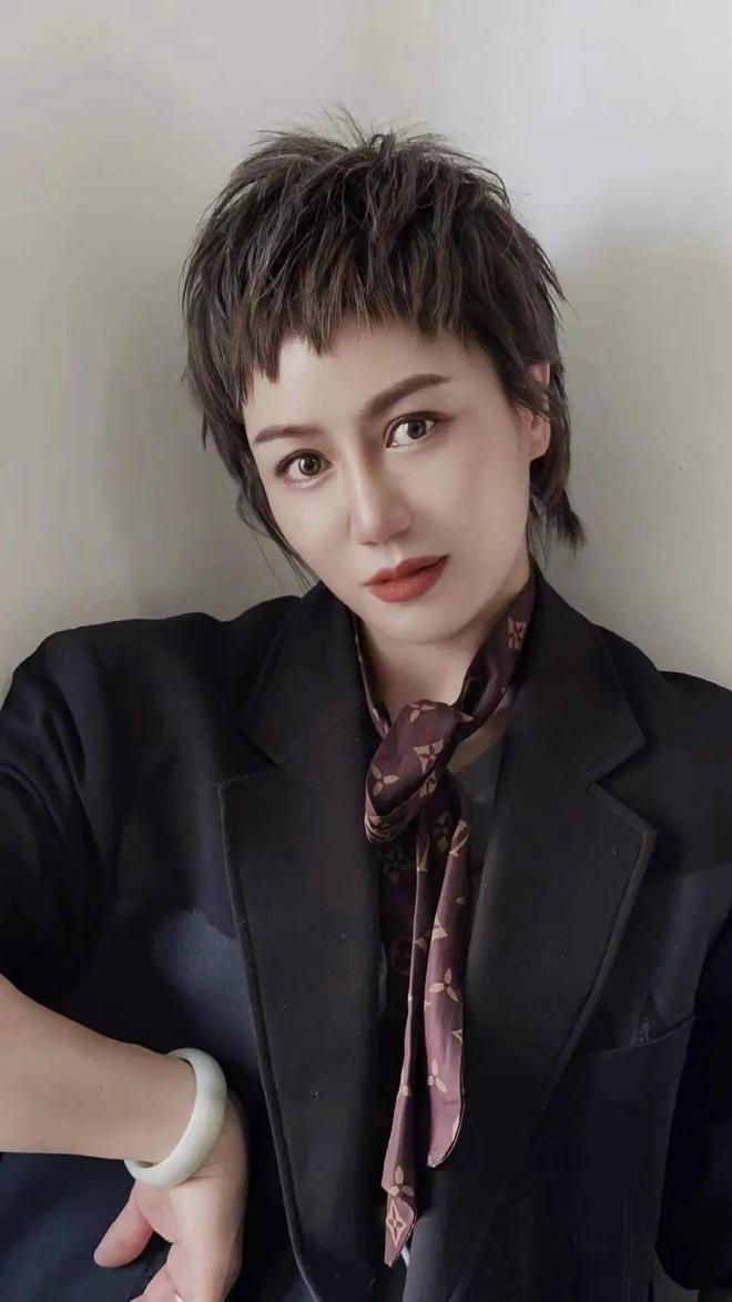 短发新势力：重塑风格绽放多元魅力(图10)