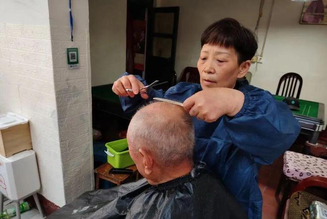 漯河：5元理发店！(图2)