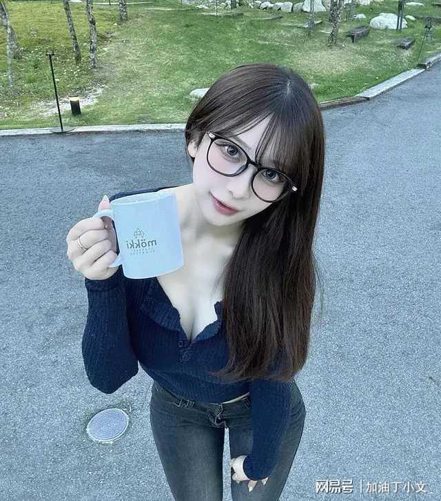 女生愿意跟你聊天愿意把自己聊天方式给你其实心里已经接受你(图3)
