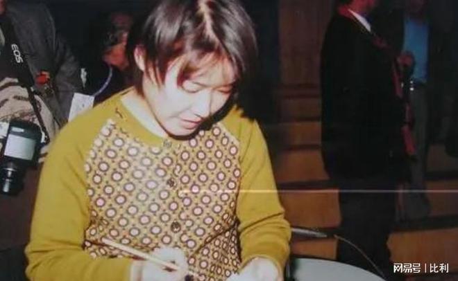 王雪纯：父亲是中央电视台台长自己是才女为何结婚30年无子女(图5)