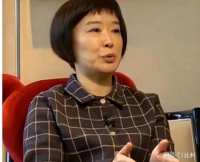 王雪纯：父亲是中央电视台台长自己是才女为何结婚30年无子女(图12)
