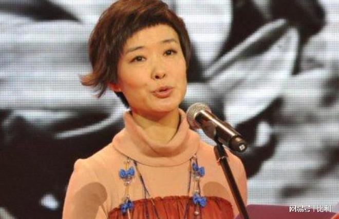 王雪纯：父亲是中央电视台台长自己是才女为何结婚30年无子女(图16)