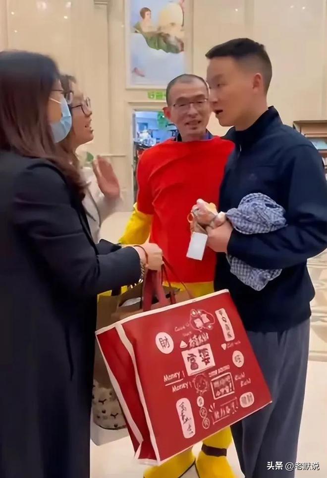 郑琴开始反击了！账号发多个谢浩男一手强调经常给儿子打钱(图7)