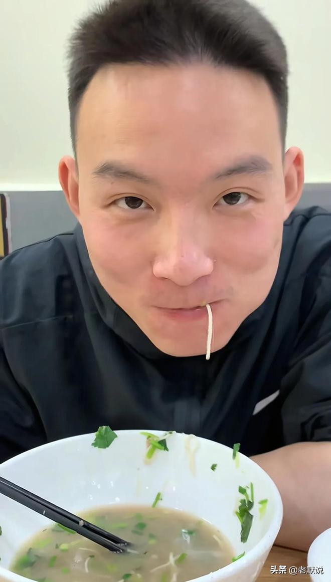 郑琴开始反击了！账号发多个谢浩男一手强调经常给儿子打钱(图9)