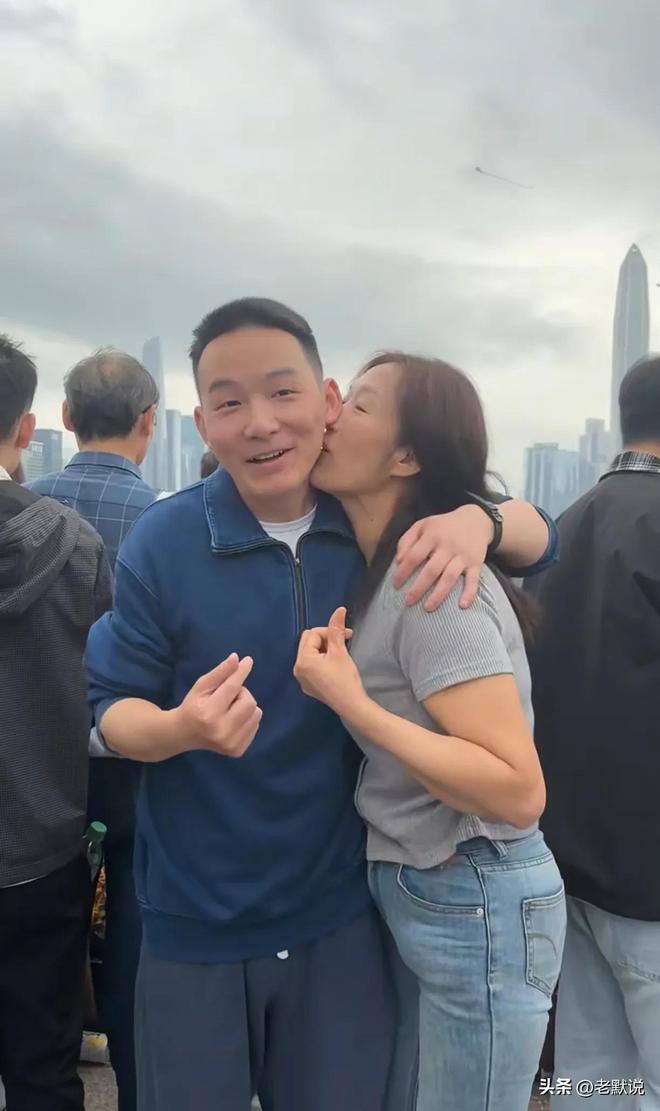 郑琴开始反击了！账号发多个谢浩男一手强调经常给儿子打钱(图11)