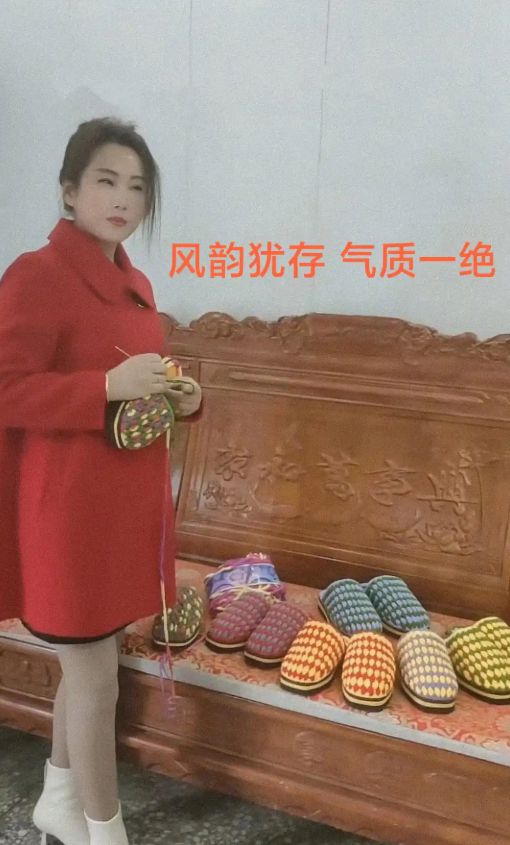 Emc易倍体育：50多岁婆婆爱打扮儿媳和她一起被误认是姐妹儿媳：怕她谈恋爱(图1)
