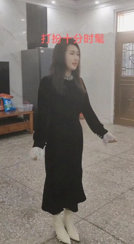 Emc易倍体育：50多岁婆婆爱打扮儿媳和她一起被误认是姐妹儿媳：怕她谈恋爱(图3)