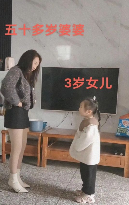 Emc易倍体育：50多岁婆婆爱打扮儿媳和她一起被误认是姐妹儿媳：怕她谈恋爱(图4)