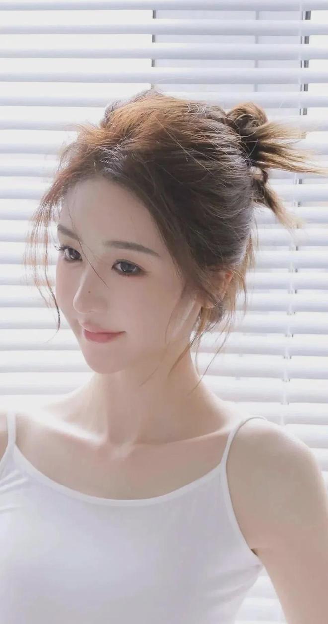 易倍体育网站：《完美妻子6》中文版_《完美妻子6》中文版V2(图1)