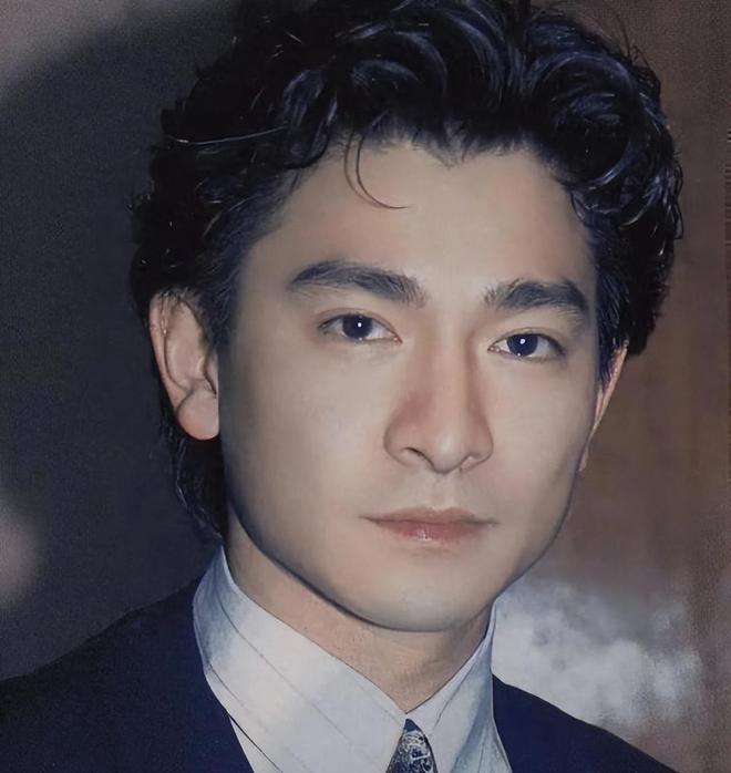 易倍体育网站：无滤镜后刘德华满脸褶苏有朋大姨相张雨绮“扭曲脸”忍不了(图12)
