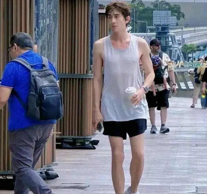 易倍体育网站：无滤镜后刘德华满脸褶苏有朋大姨相张雨绮“扭曲脸”忍不了(图20)