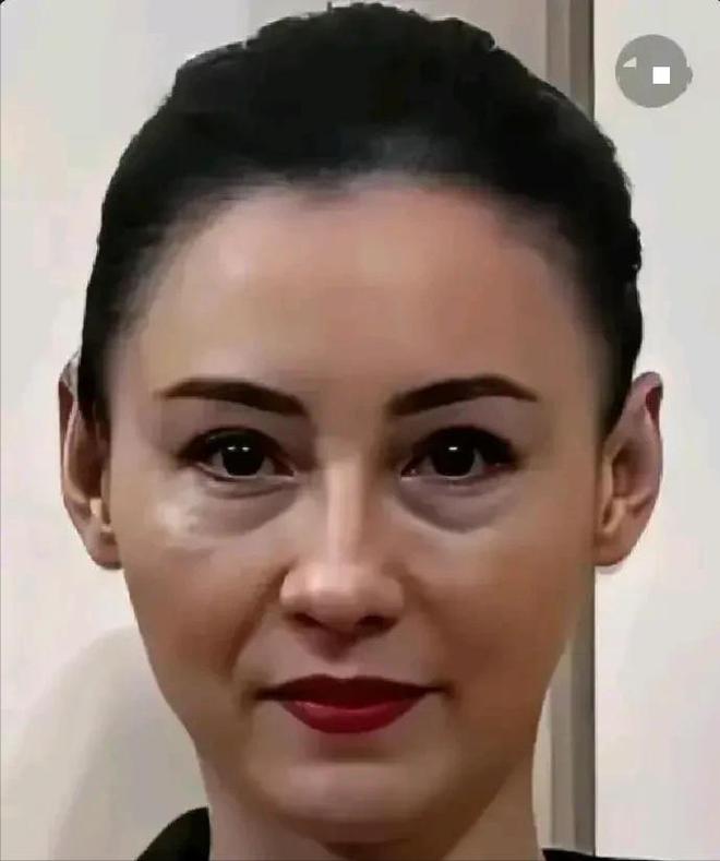 易倍体育网站：无滤镜后刘德华满脸褶苏有朋大姨相张雨绮“扭曲脸”忍不了(图24)