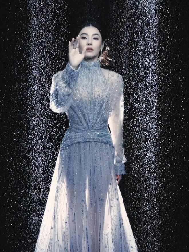 易倍体育网站：无滤镜后刘德华满脸褶苏有朋大姨相张雨绮“扭曲脸”忍不了(图23)