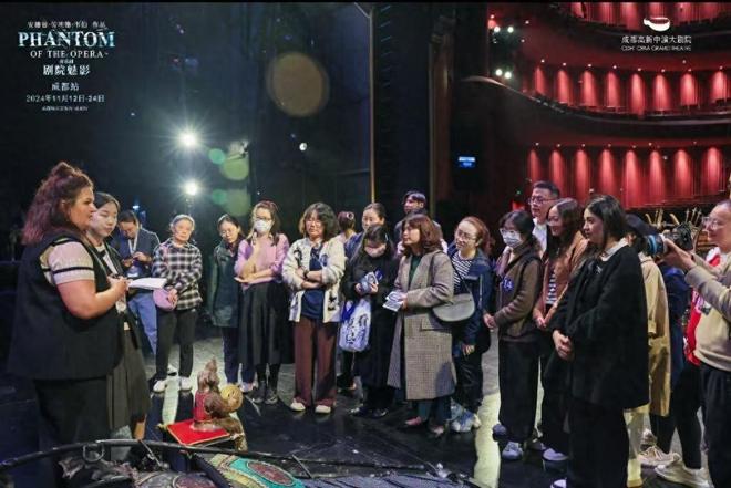 《剧院魅影》成都站火热上演主创带观众探班后台揭秘幕后匠心(图1)