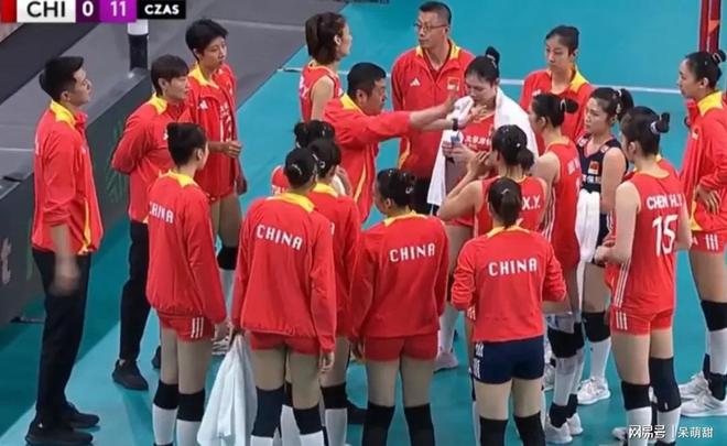 中国女排热身赛不敌波兰接发短板显现世联赛四强悬念加剧(图4)