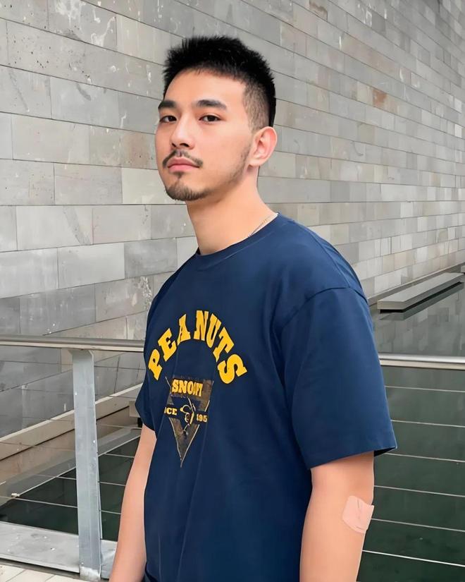 适合“宝藏男孩”剪的3款发型干净利落帅出圈了！(图2)